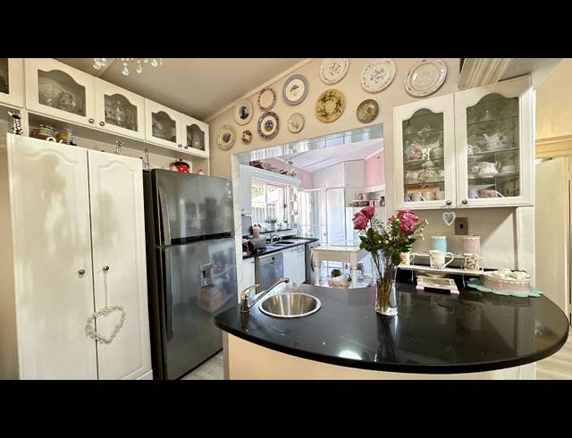 5 BEDROOM HOUSE FOR SALE IN ORMONDE